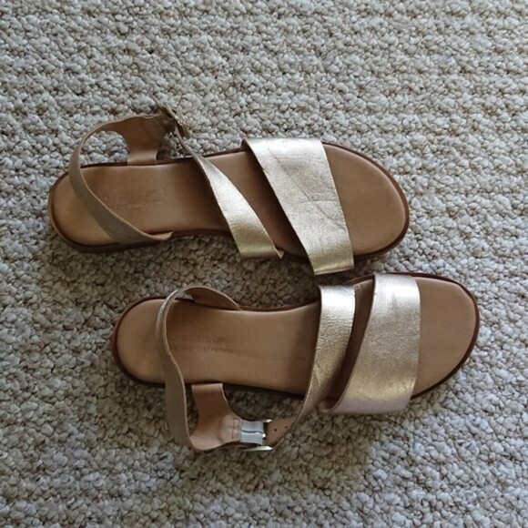 Saks Fifth Avenue COLLECTION Leather Strap Sandals size 7 - Picture 2 of 10